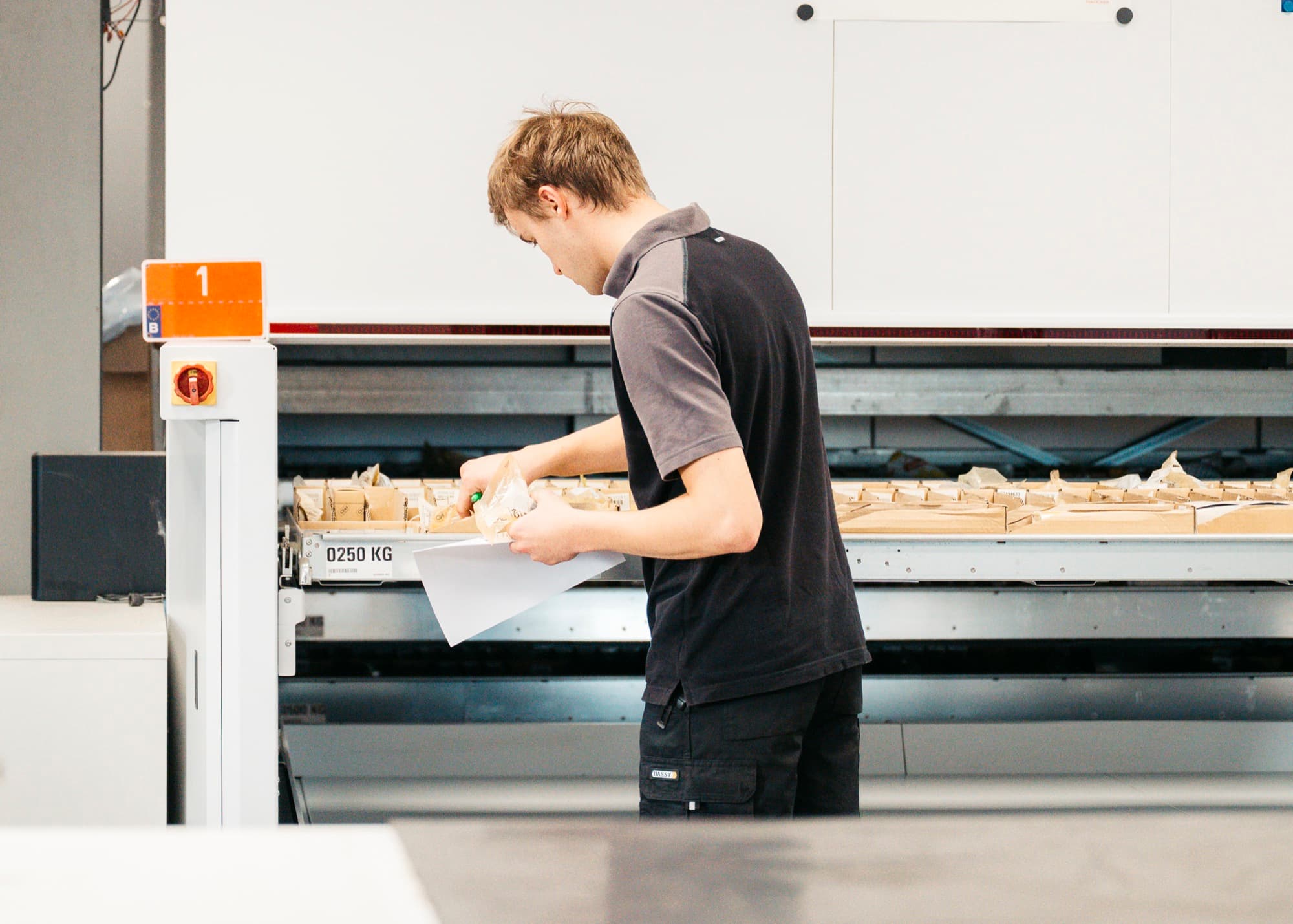 Magazijn met geautomatiseerd opslagsysteem